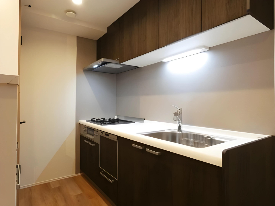 ワイドサイズでお料理がしやすく、食洗機搭載で家事楽に！