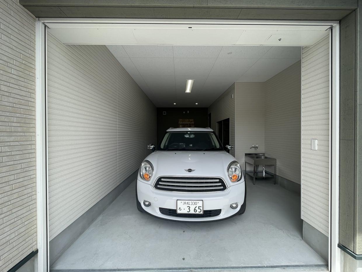 嬉しいガレージ付き！！