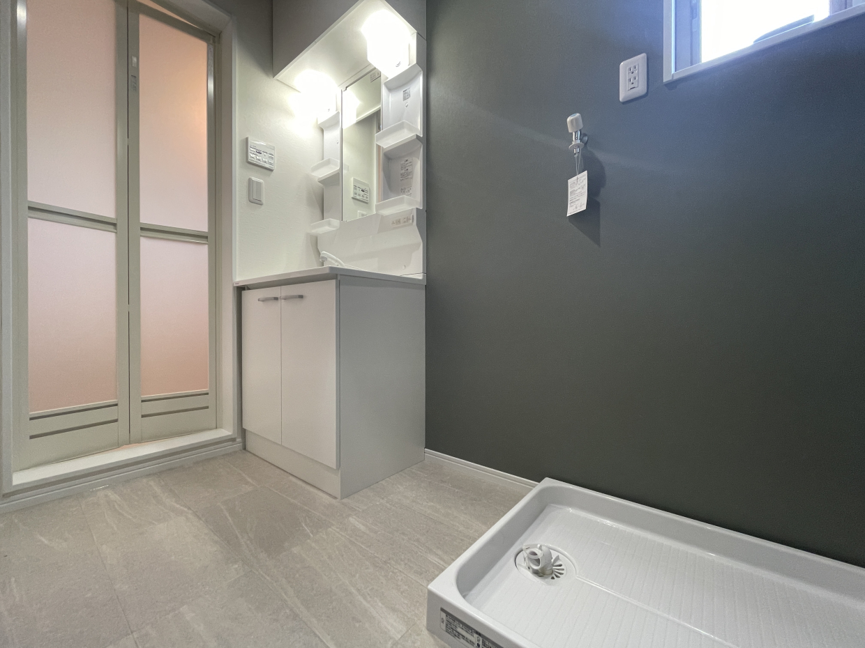 洗面所は広々！！一階にあります