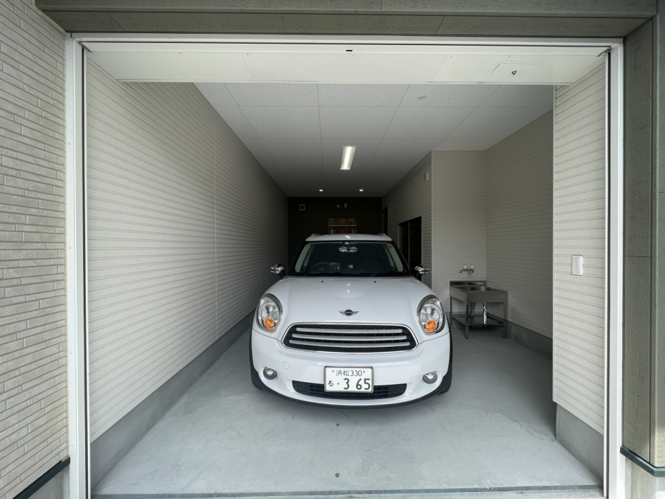 嬉しいガレージ付き！！