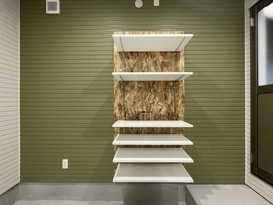 おしゃれなシェルフ付き！！