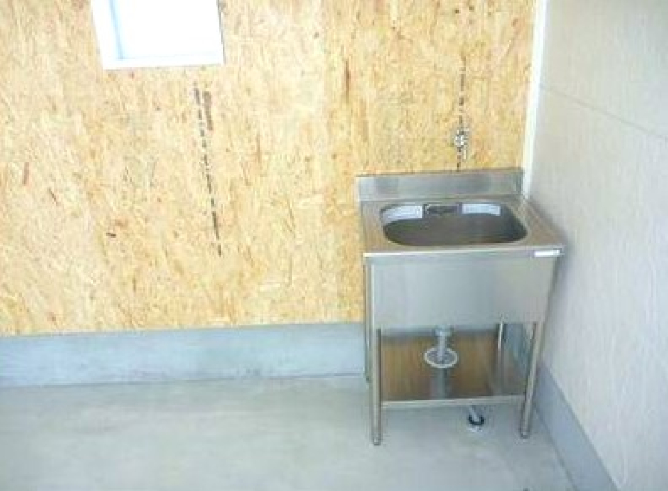 ガレージにシンク台付きです