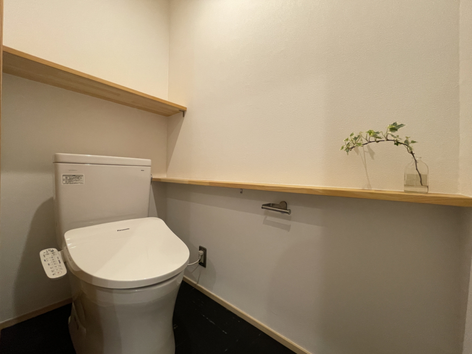 トイレにはオシャレな棚付き