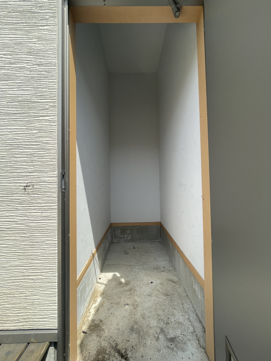 テラス横には物置もあります