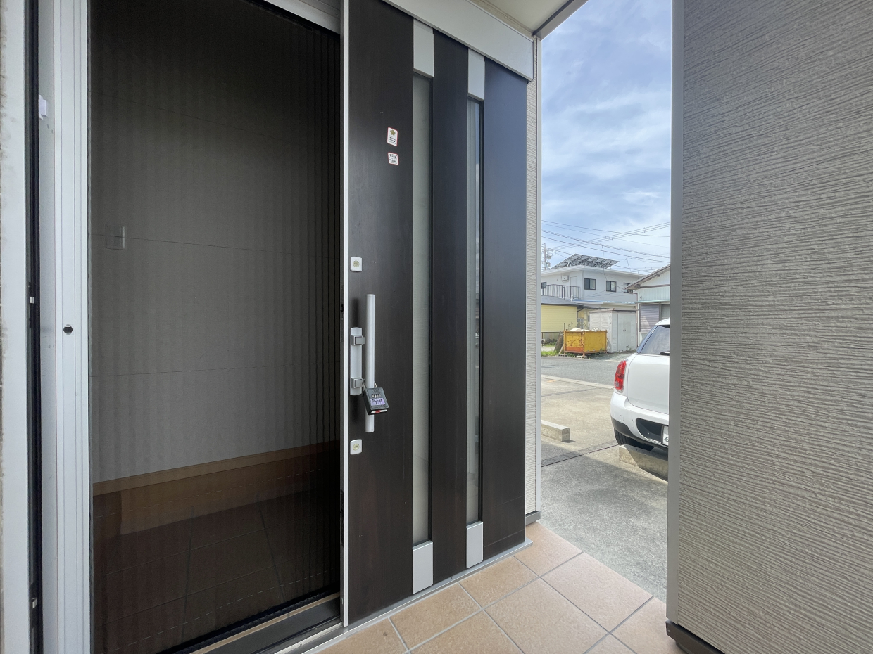 玄関は網戸があるので開けても虫が来なくて安心