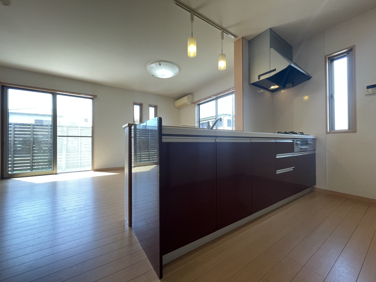 カウンターキッチンなのでリビングが見渡せます