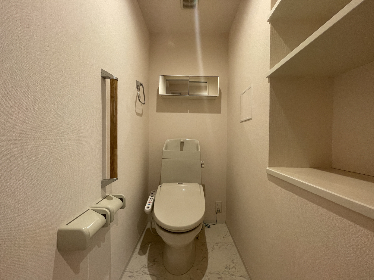 トイレにも棚があります