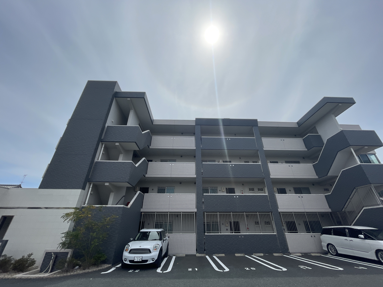 正面から見た外観