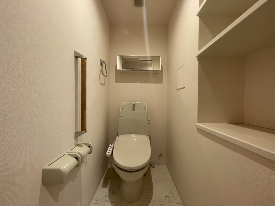 トイレにも棚があります
