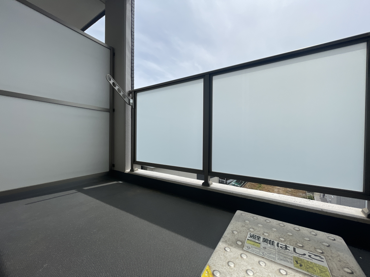 ベランダはコンパクト