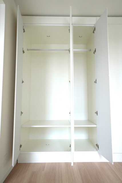 収納を開けた時の様子。※写真は同タイプ住戸です。