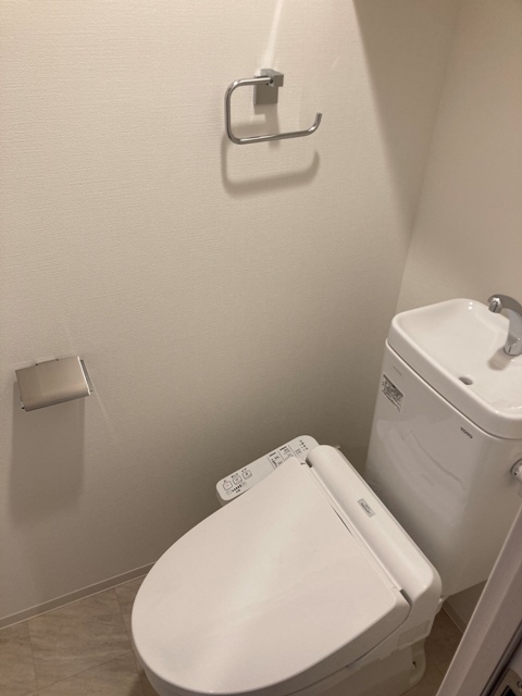 シンプルなトイレです。※写真は同タイプ住戸です。