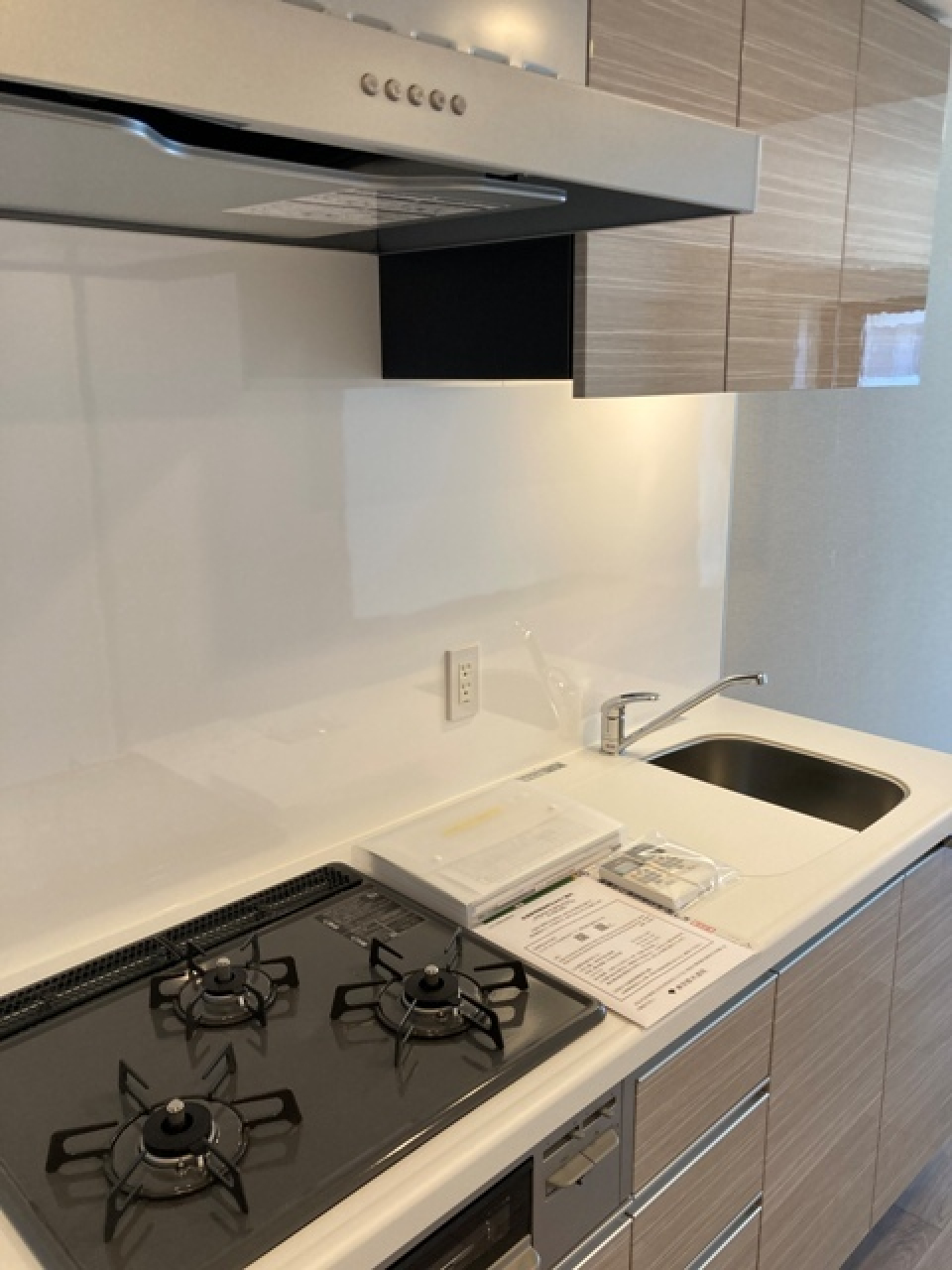 ３口のガスコンロが導入されています。※写真は同タイプ住戸です。