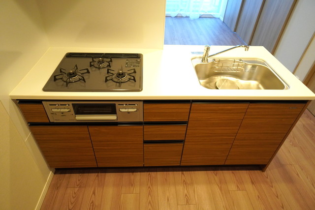 ３口のガスコンロが導入されています。※写真は同タイプ住戸です。