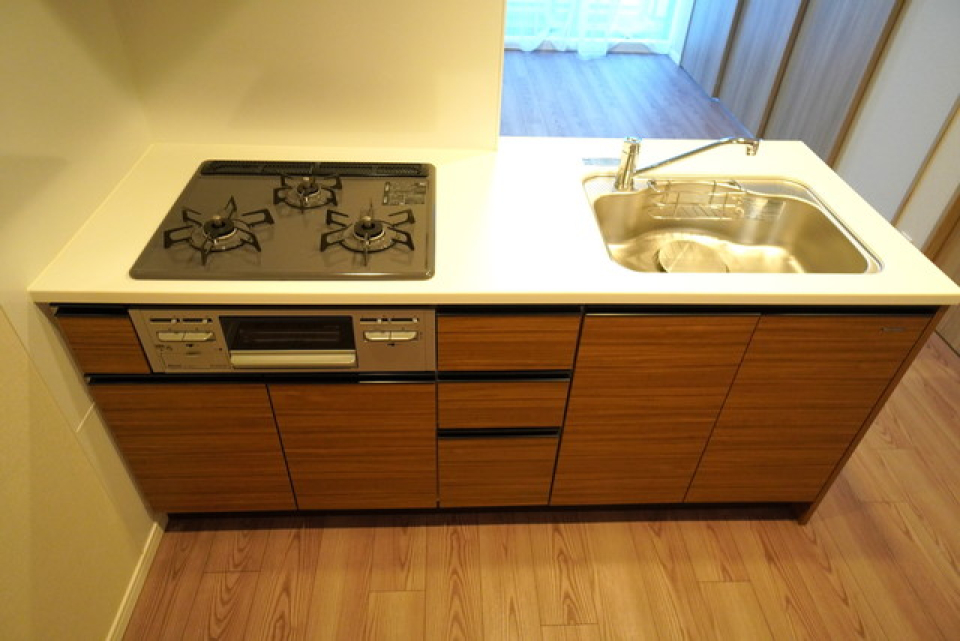 ３口のガスコンロが導入されています。※写真は同タイプ住戸です。
