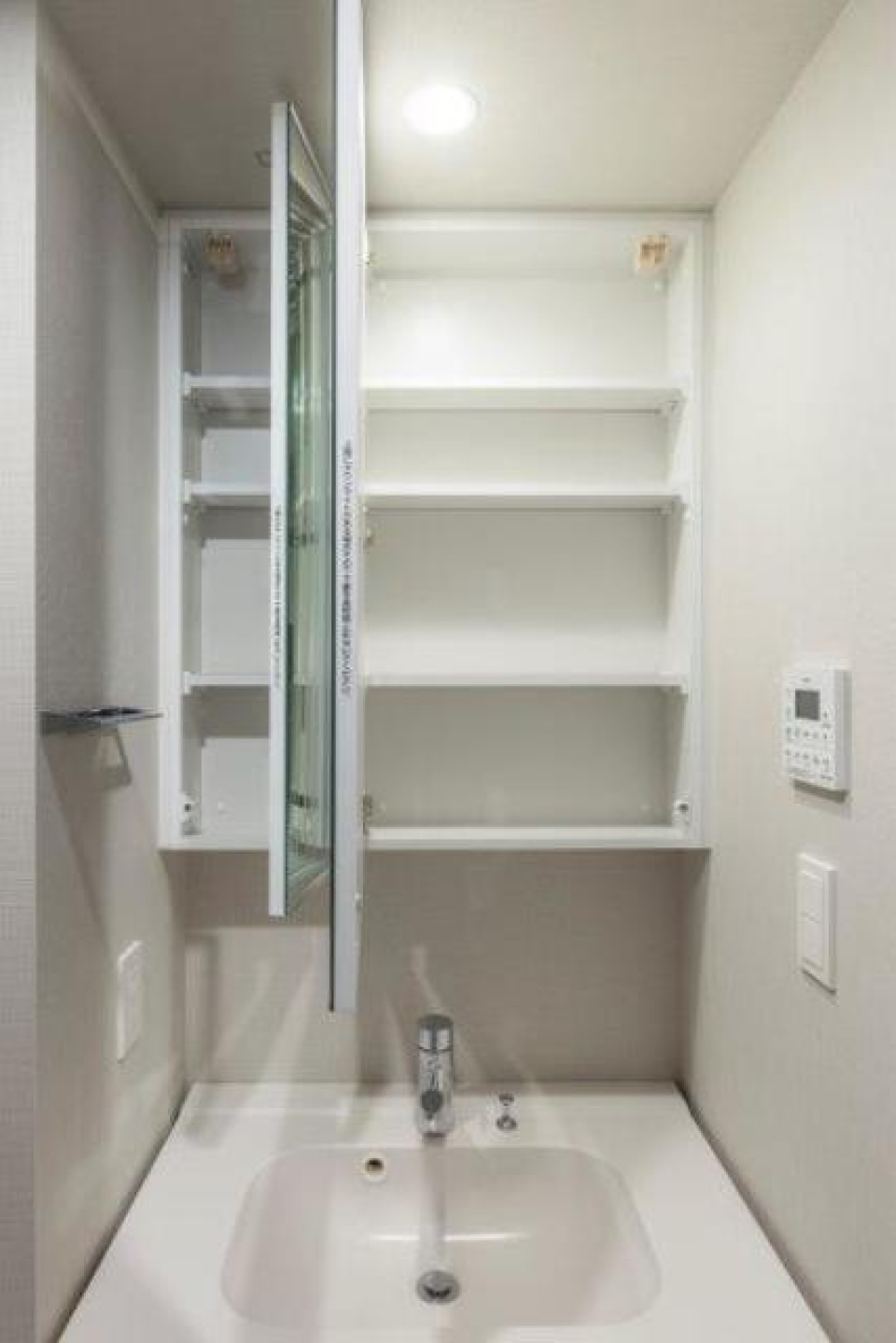 洗面台も収納が充実～