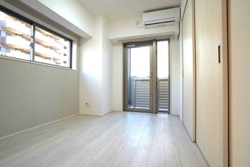 お隣には2.5帖の洋室があります。※写真は同タイプ住戸です。