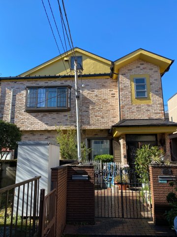 外観写真になります。２階と3階が賃貸部分になります。