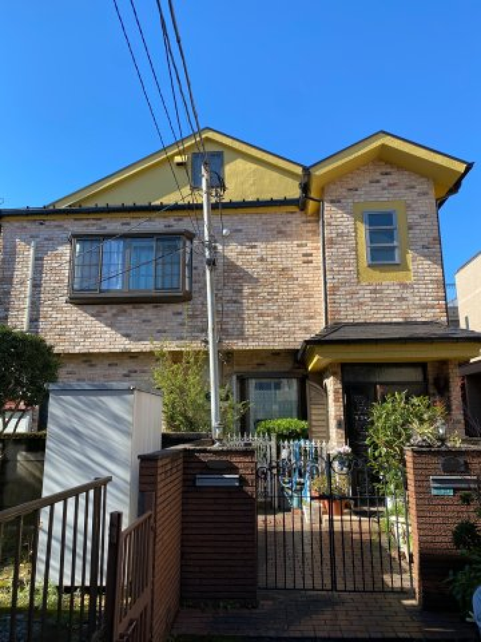 外観写真になります。２階と3階が賃貸部分になります。