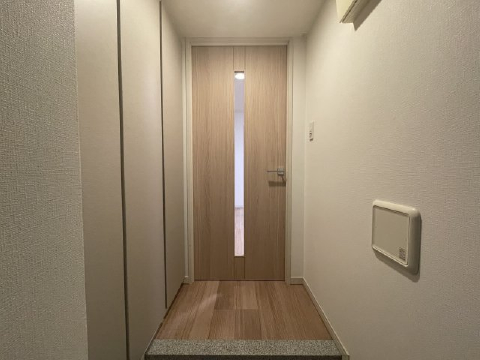 フローリングと似たカラーの建具です。