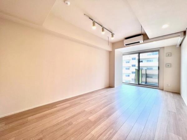 バルコニーへのアクセスもできます。