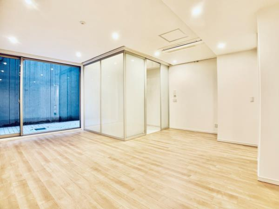 ９．１帖と５．３帖の洋室にたどり着きます。