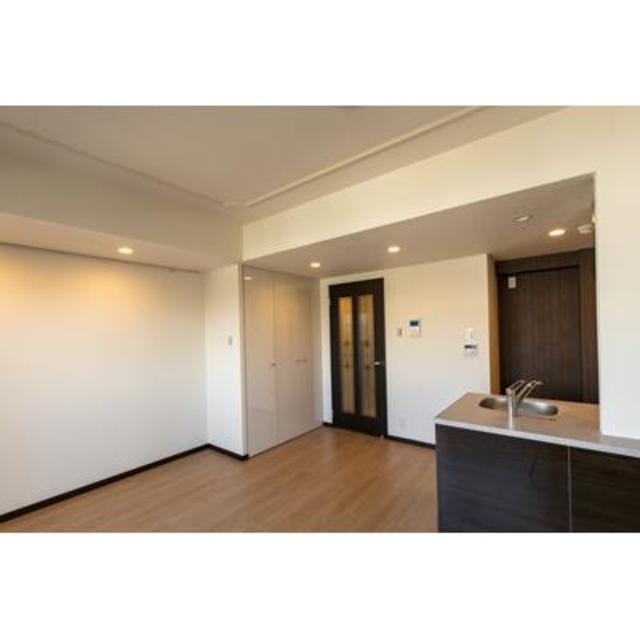 １２．８帖の洋室です、※写真は同タイプ住戸です。
