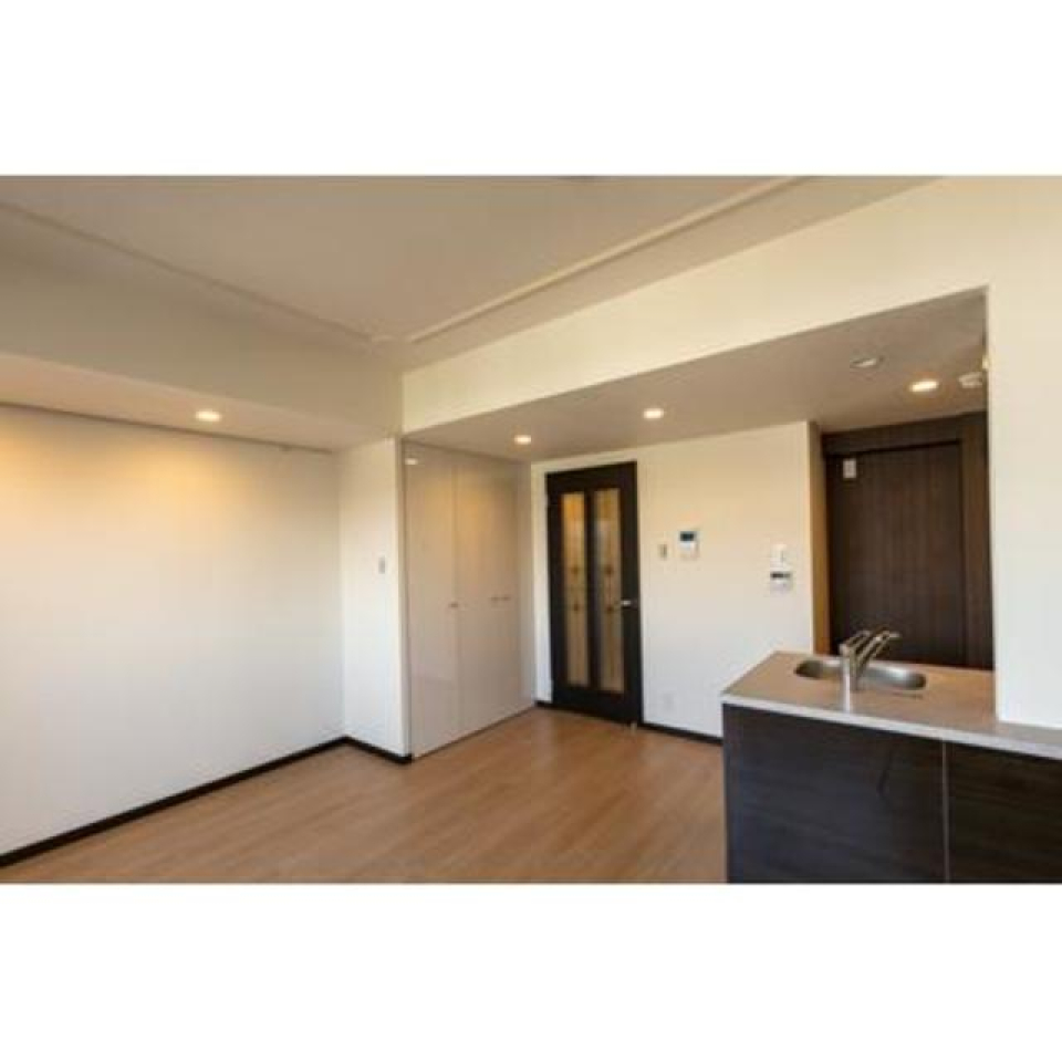 １２．８帖の洋室です、※写真は同タイプ住戸です。
