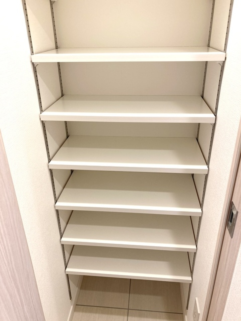 シューズボックスを開けた時の様子。※写真は同タイプ住戸です。