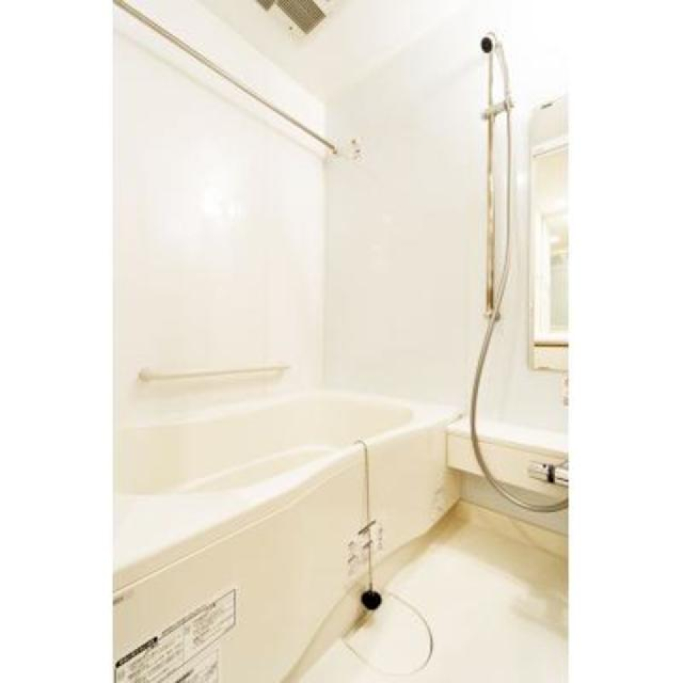 シンプルな浴室。※写真は同タイプ住戸です。