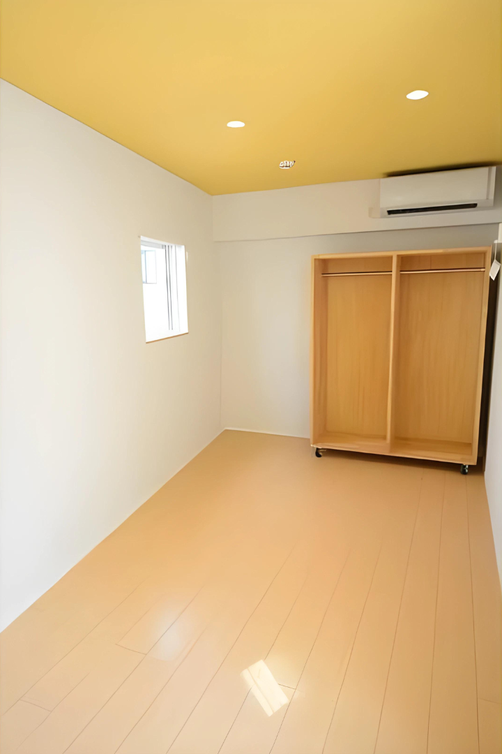 クローゼットは可動式なので好きな場所に置けますよ。