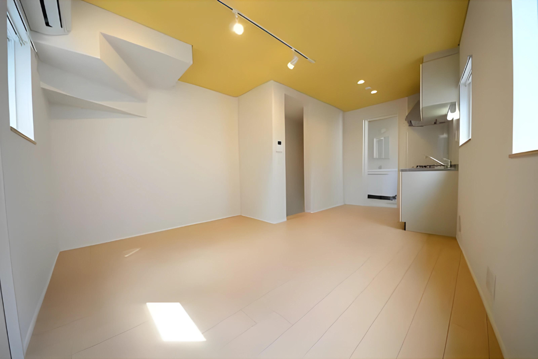 ダクトレールがあるので、好きな照明をつけられそうですね。