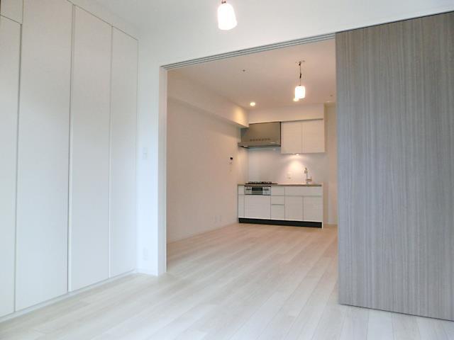 オレンジ色のライトが柔らかい雰囲気を演出してくれている