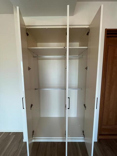 収納を開けた時の様子。※写真は同タイプ住戸です。