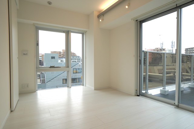 照明がおしゃれな空間にしています。※写真は同タイプ住戸です。