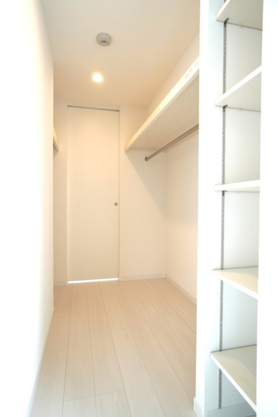 収納の様子。※写真は同タイプ住戸です。