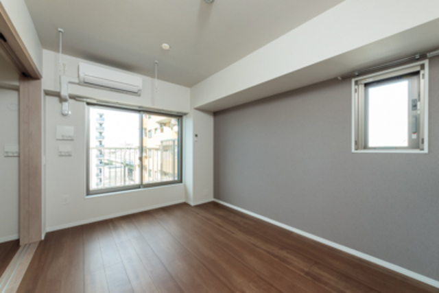 洋室は5.0帖と3.5帖とあります。※写真は同タイプ住戸です。