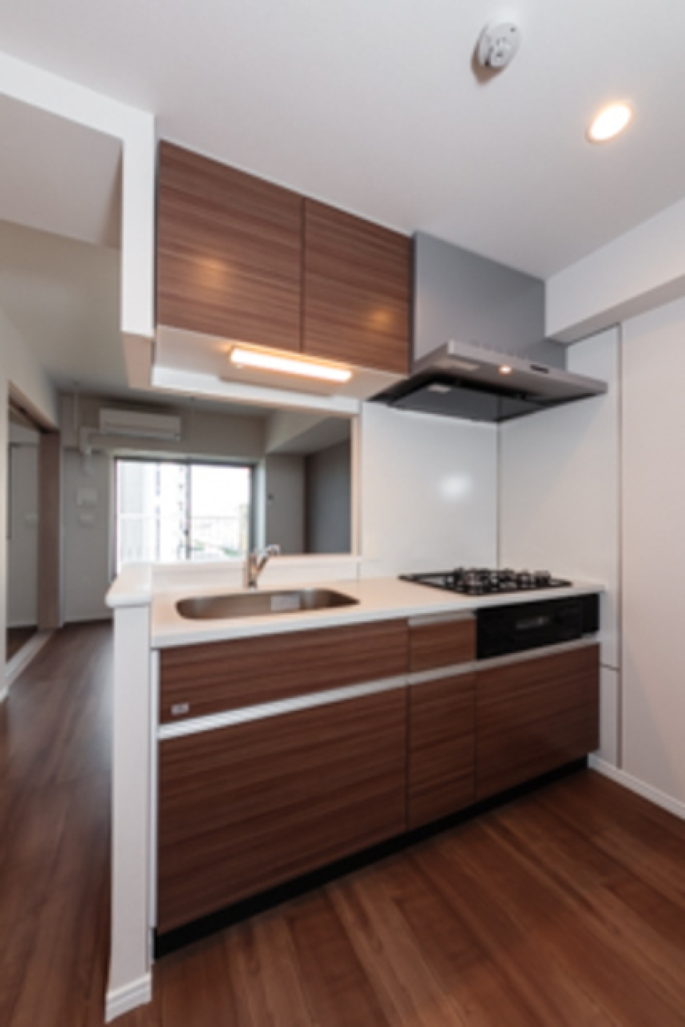 3口のガスコンロが導入されています。※写真は同タイプ住戸です。