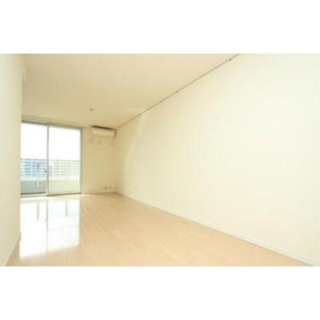 バルコニーにアクセスが出来ます。※写真は同タイプ住戸です。