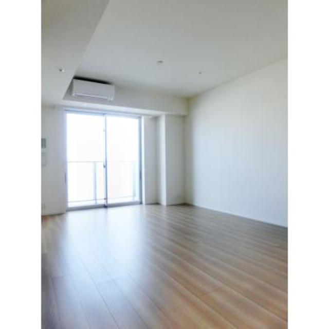 窓からの陽射しでお部屋が明るく※写真は同タイプ住戸です。