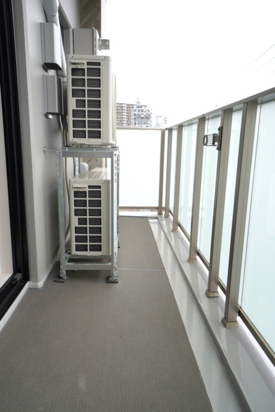 バルコニーに出た時の様子。※写真は同タイプ住戸です。