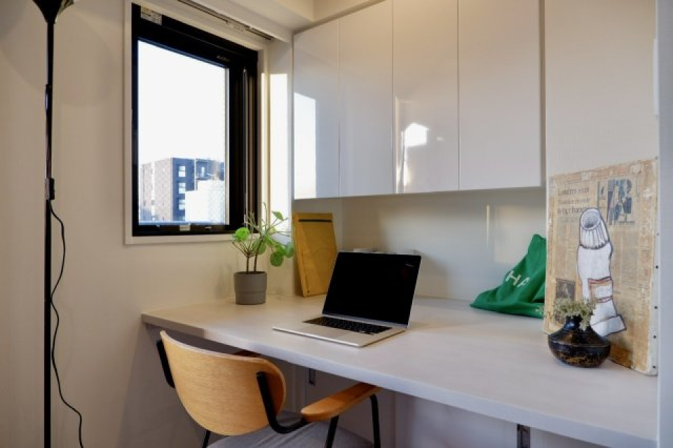 ワークスペースになるデスクがあります。※別号室同タイプ