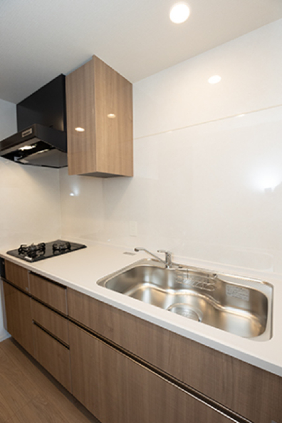 ２口のガスコンロが導入されたキッチン。※写真は同タイプ住戸です。