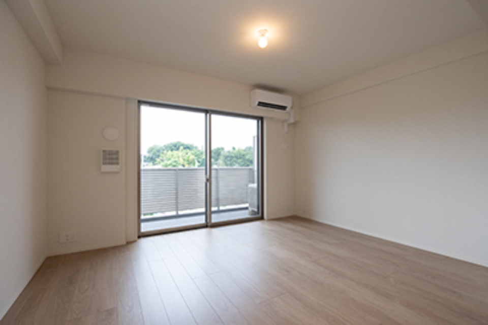 バルコニーへのアクセスも可能。※写真は同タイプ住戸です。