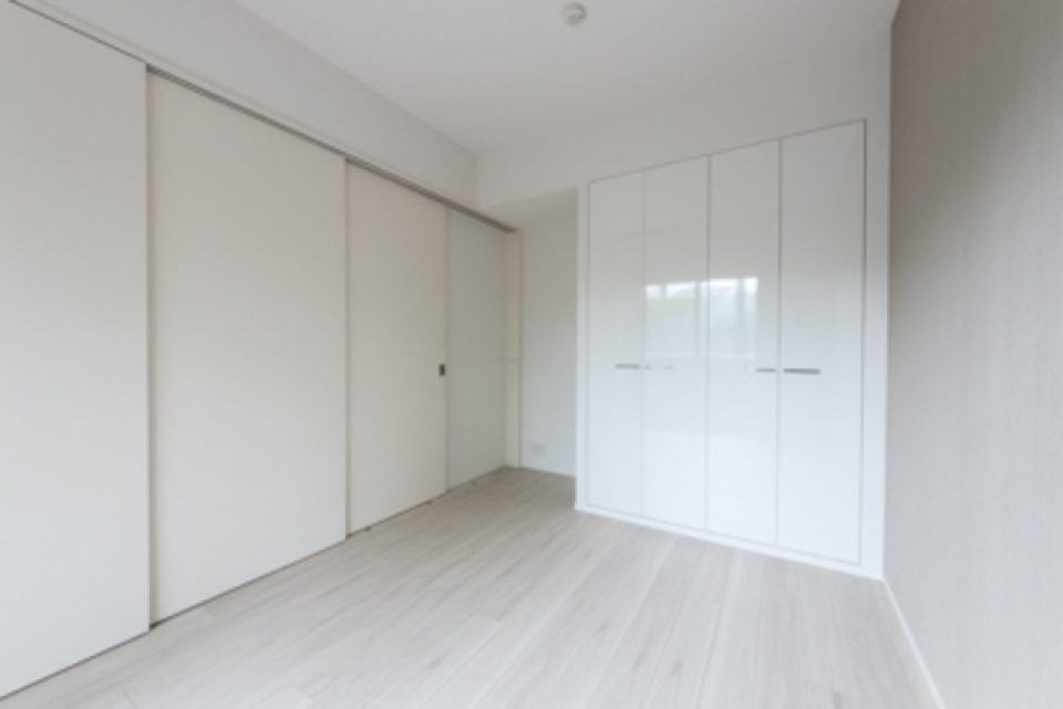 洋室にはそれぞれ収納が設置されています。※写真は同タイプ住戸です。
