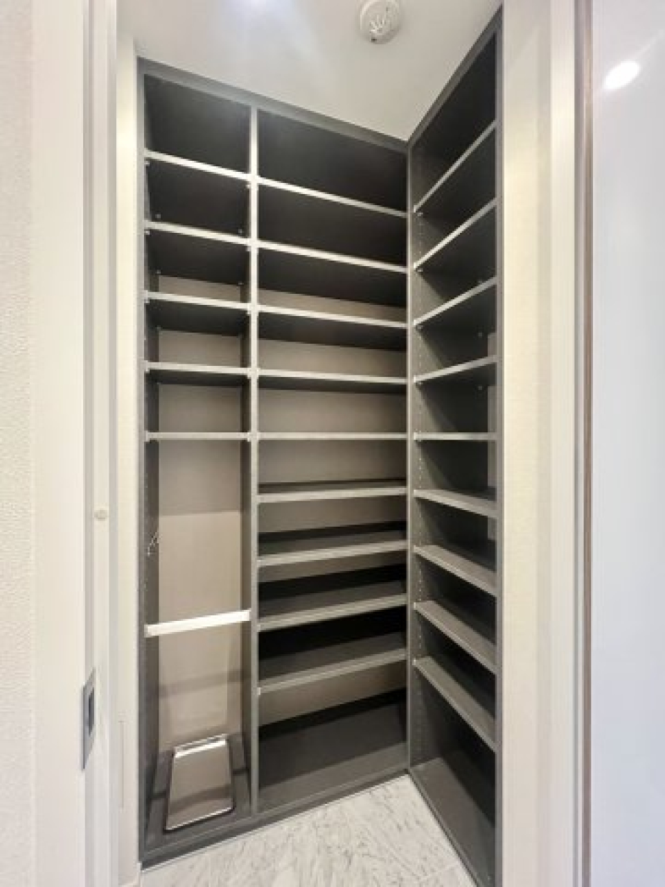 シューズクローゼットを開けた時の様子。