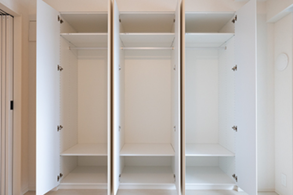 収納を開けた時の様子。※写真は同タイプ住戸です。