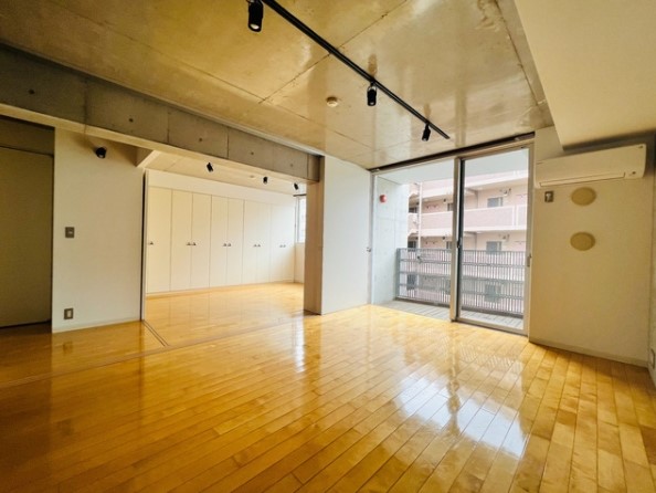 深みの出てきたかっこいい空間