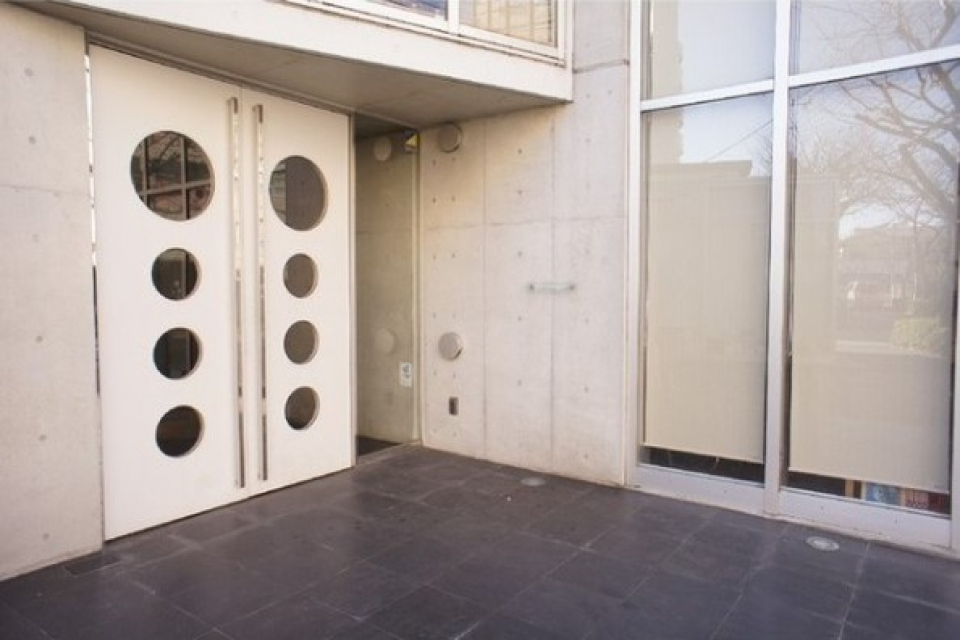 エントランスドアも一癖あって良いです