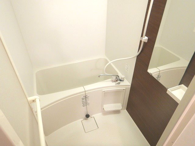 浴室乾燥機能付きのバスルーム